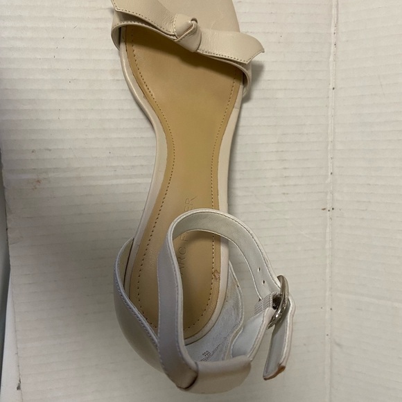 Marc Fisher bow heels beige women size 9m - Picture 2 of 12